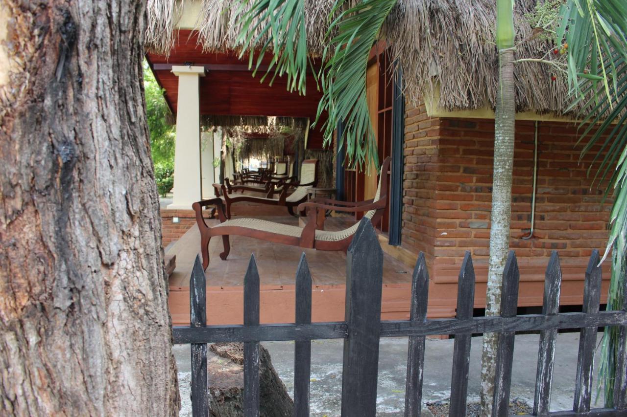 Avasta Resort And Spa Анурадхапура Екстериор снимка